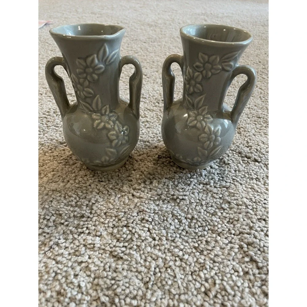 2 Vintage Shawnee Light Gray Floral‎ Vase 875 Daisy Chain Two Handles USA 5